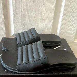 Black OluKai Puffy Slides